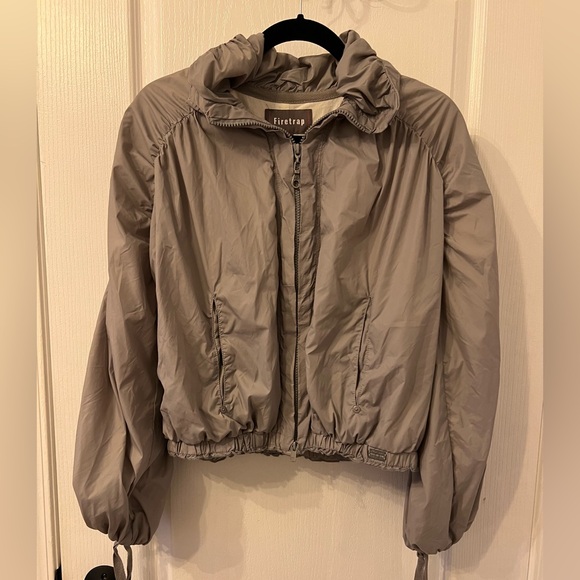 Wind rain jacket. - Picture 2 of 7